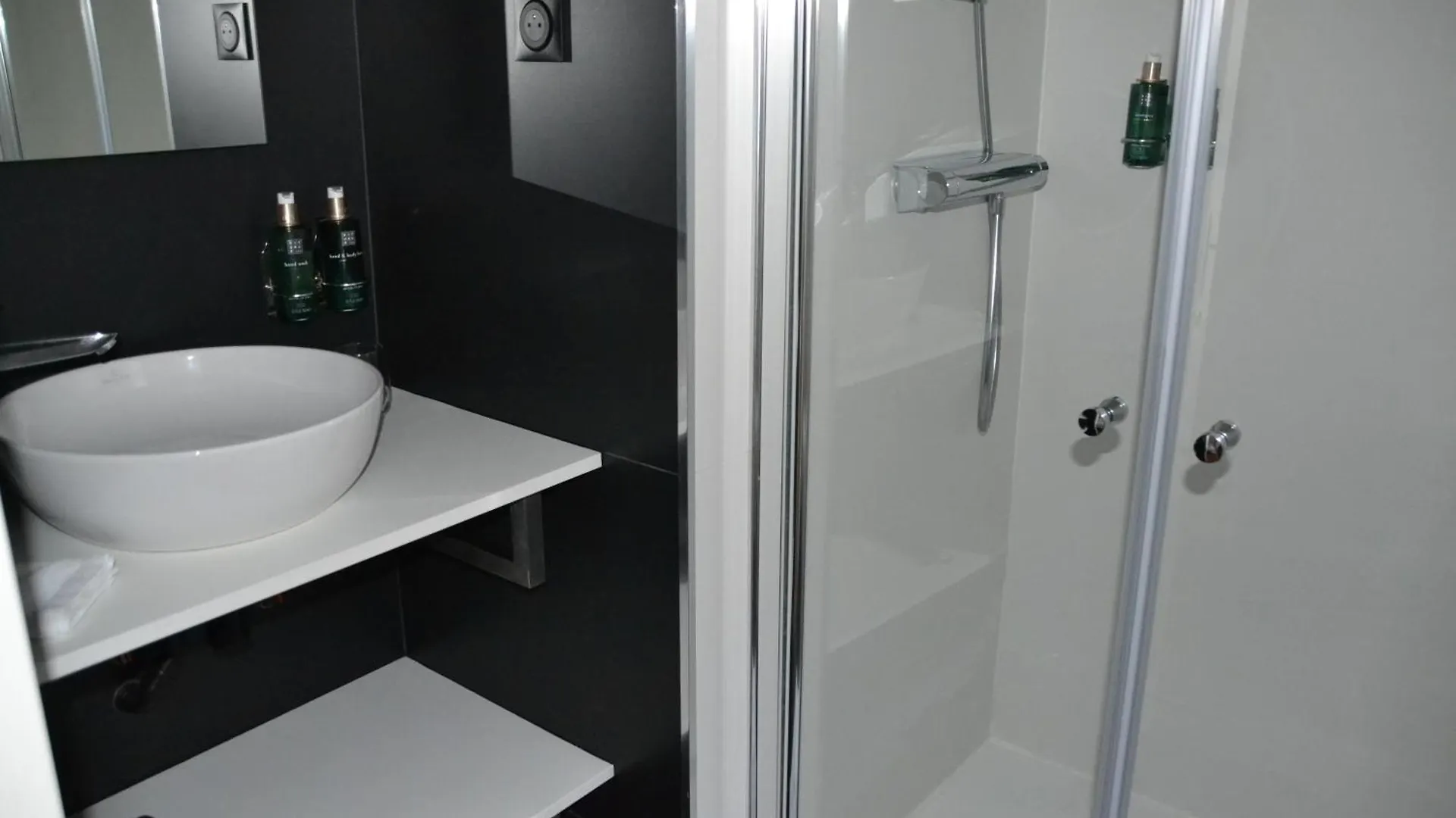 Homestay La Villa D'Auteuil, Paris 16, Renovee France