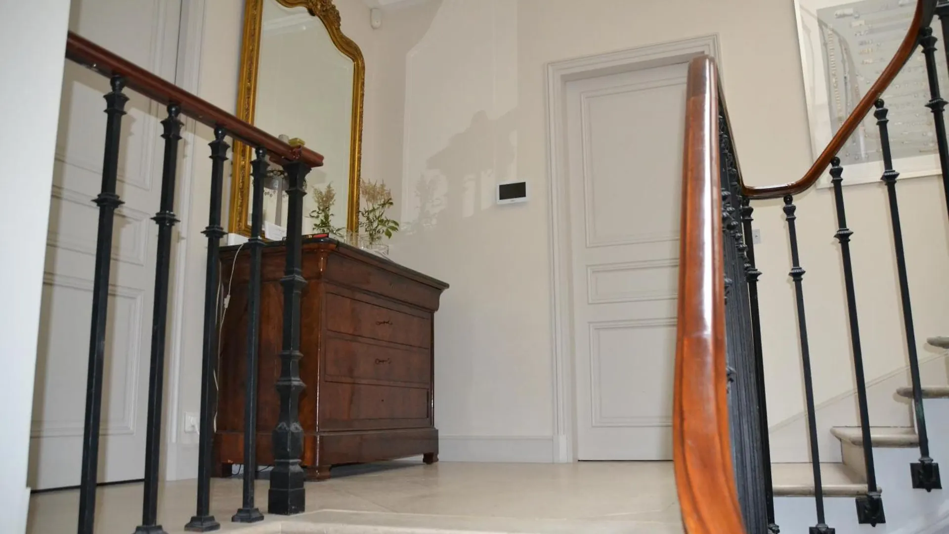La Villa D'Auteuil, Paris 16, Renovee 0*,
